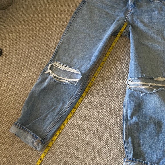 ASOS Petite High Waisted Light Wash Mom Jeans with Rips. Size 23. NWT. - Picture 7 of 12